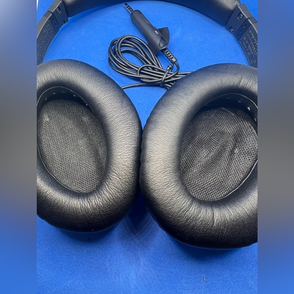 Quiet comfort Bose Headphones - Picture 5 of 7